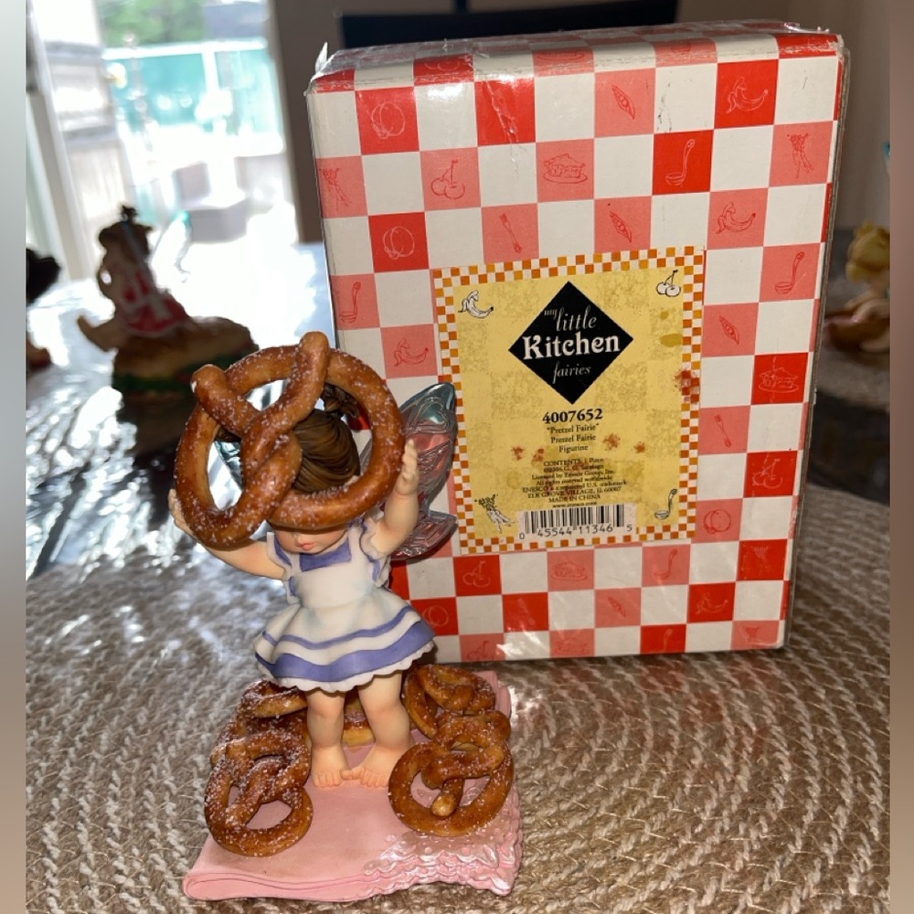 2006 My Little Kitchen Fairies  "Pretzel Fairie"  NIB #4007652